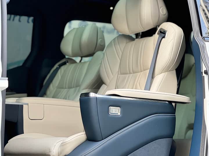 Фото 6 - Zeekr 009