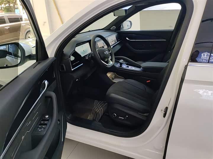 Фото 16 - Geely Monjaro