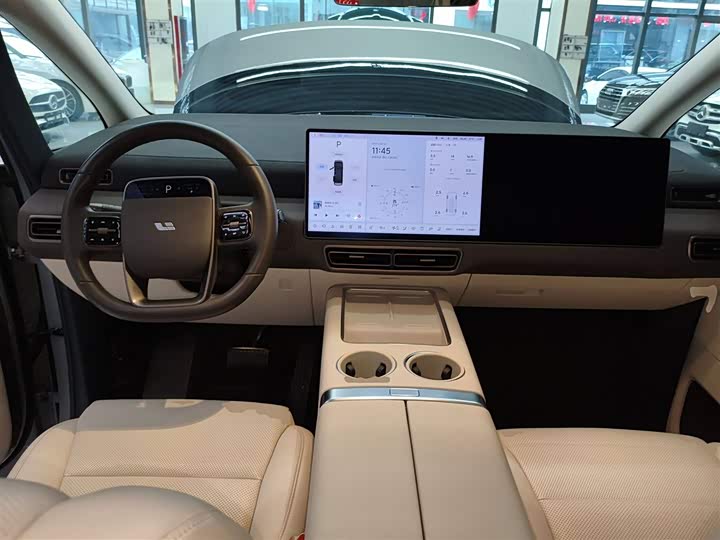 Фото 10 - LiXiang Mega