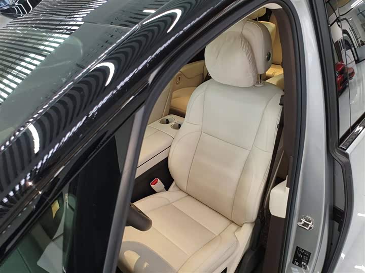 Фото 15 - LiXiang Mega