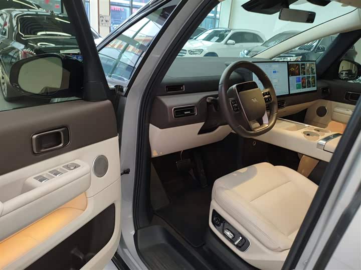 Фото 16 - LiXiang Mega