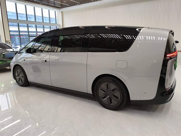 Фото 5 - LiXiang Mega