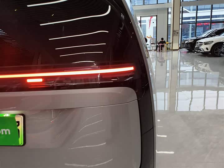 Фото 8 - LiXiang Mega