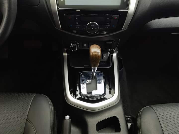 Фото 13 - Nissan Terra