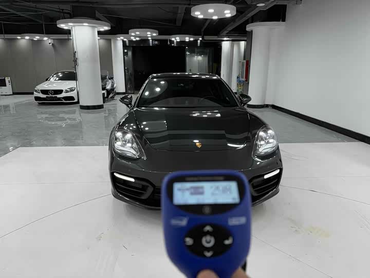 Фото 2 - Porsche Panamera