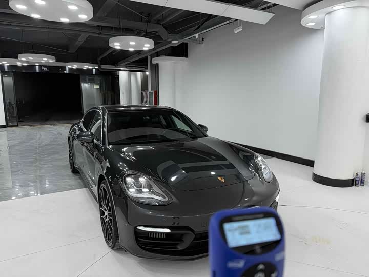 Фото 3 - Porsche Panamera