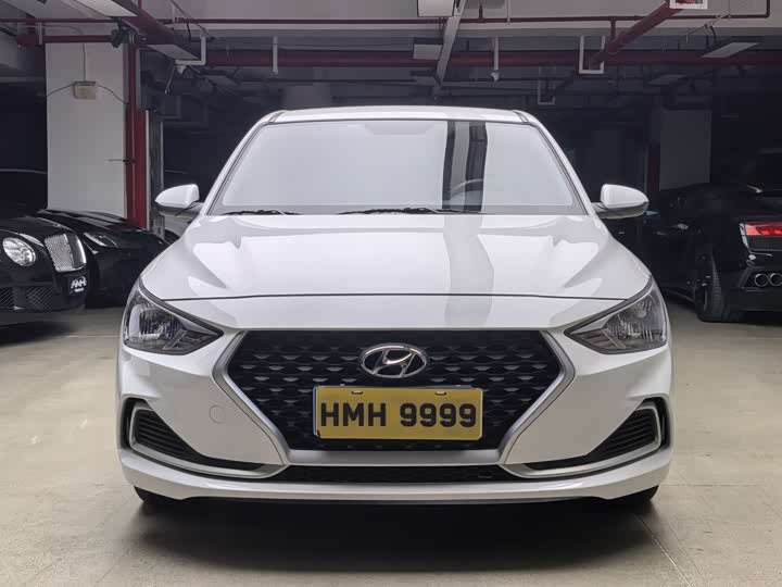 Фото 2 - Hyundai Celesta