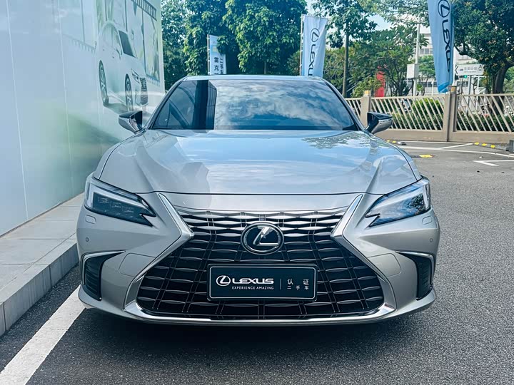 Фото 2 - Lexus ES