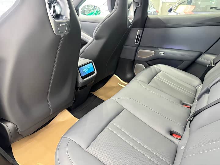 Фото 11 - Xiaomi YU7