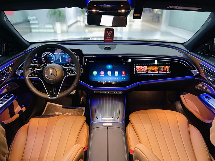 Фото 10 - Mercedes-Benz E-Class