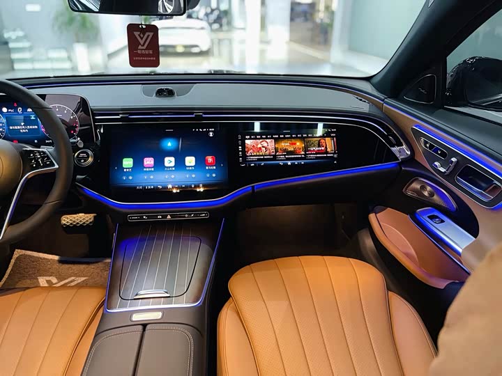 Фото 13 - Mercedes-Benz E-Class