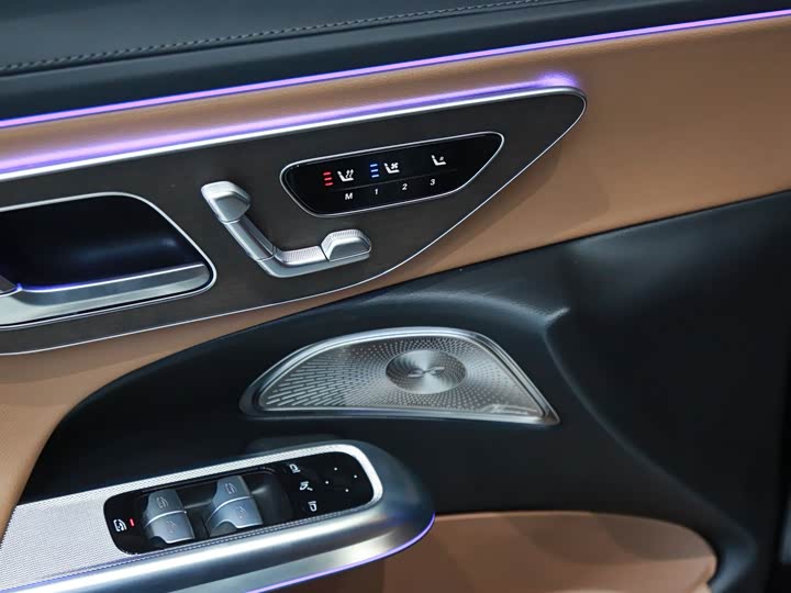 Фото 14 - Mercedes-Benz E-Class