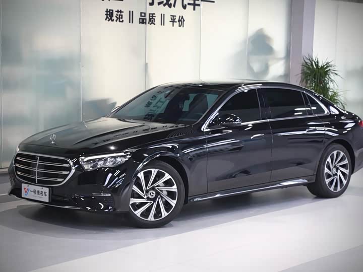 Фото 2 - Mercedes-Benz E-Class