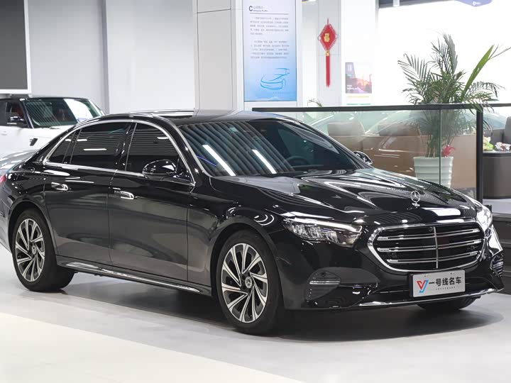 Фото 3 - Mercedes-Benz E-Class