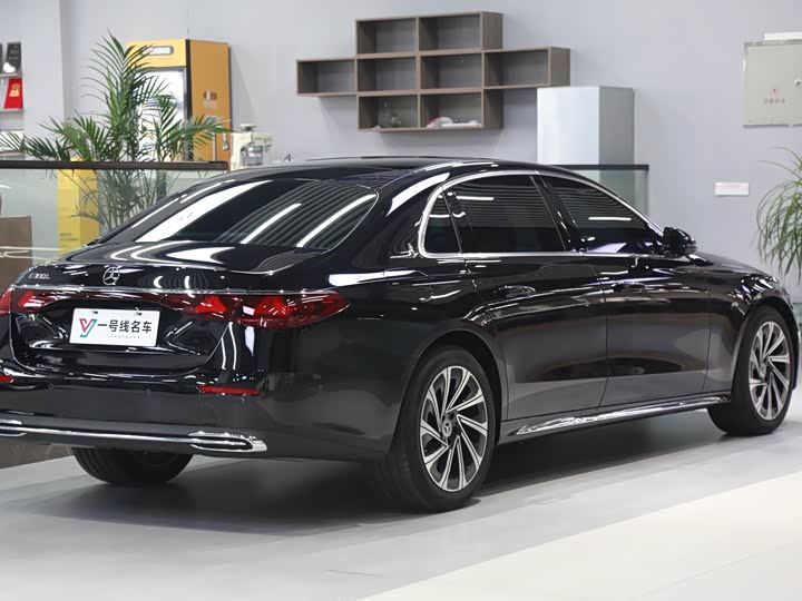 Фото 4 - Mercedes-Benz E-Class