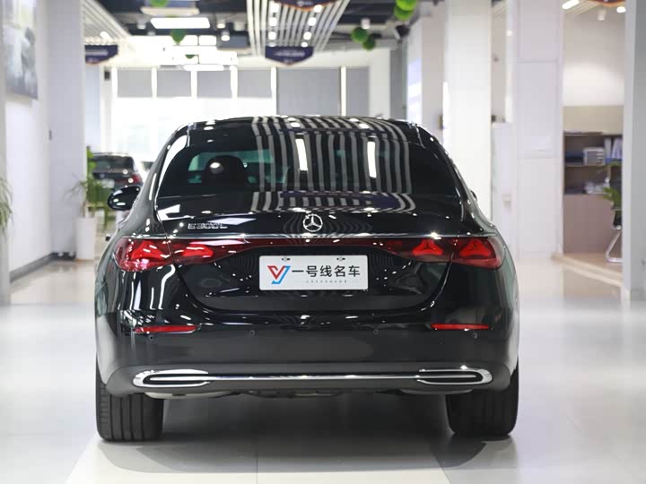 Фото 5 - Mercedes-Benz E-Class