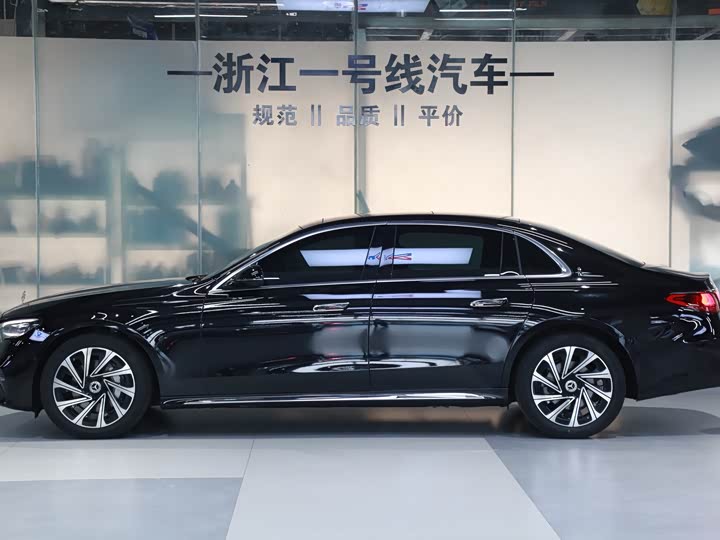 Фото 7 - Mercedes-Benz E-Class