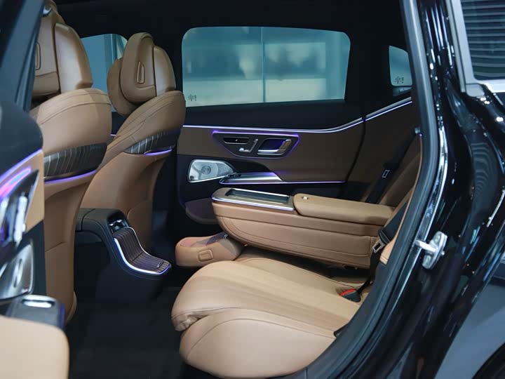 Фото 9 - Mercedes-Benz E-Class