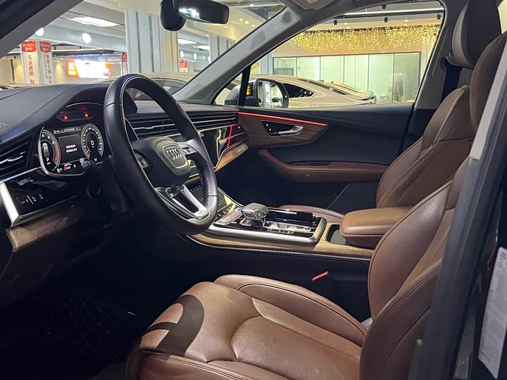 Фото 11 - Audi Q7