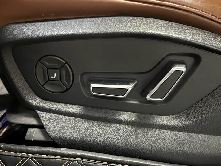 Фото 12 - Audi Q7