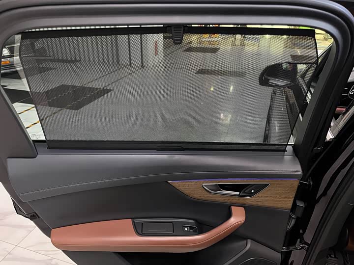 Фото 13 - Audi Q7