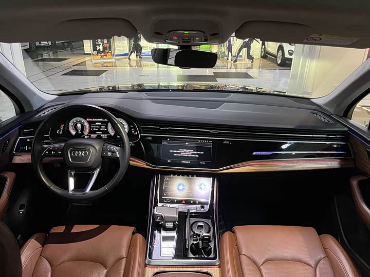 Фото 16 - Audi Q7