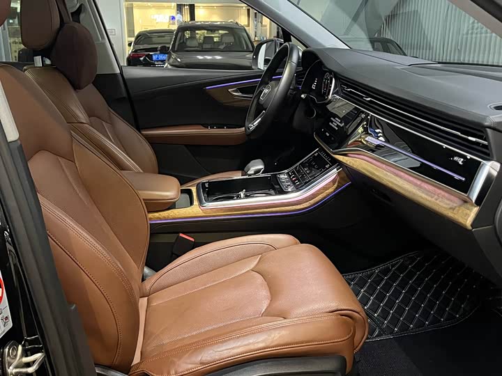 Фото 20 - Audi Q7