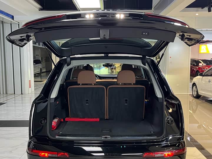 Фото 21 - Audi Q7