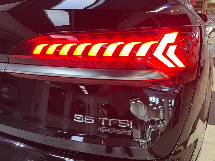 Фото 22 - Audi Q7