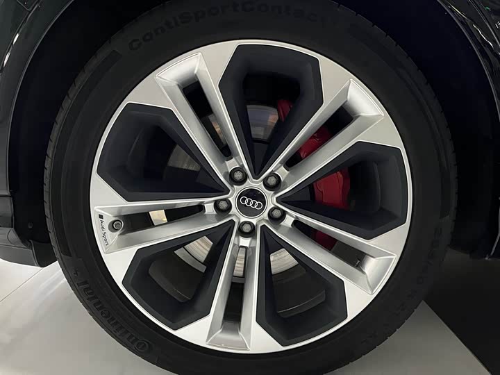 Фото 24 - Audi Q7