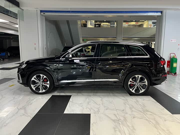 Фото 27 - Audi Q7