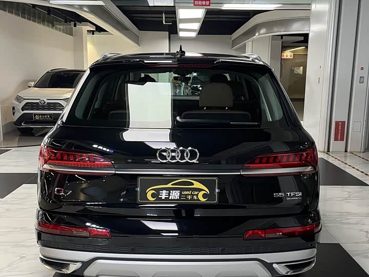 Фото 29 - Audi Q7
