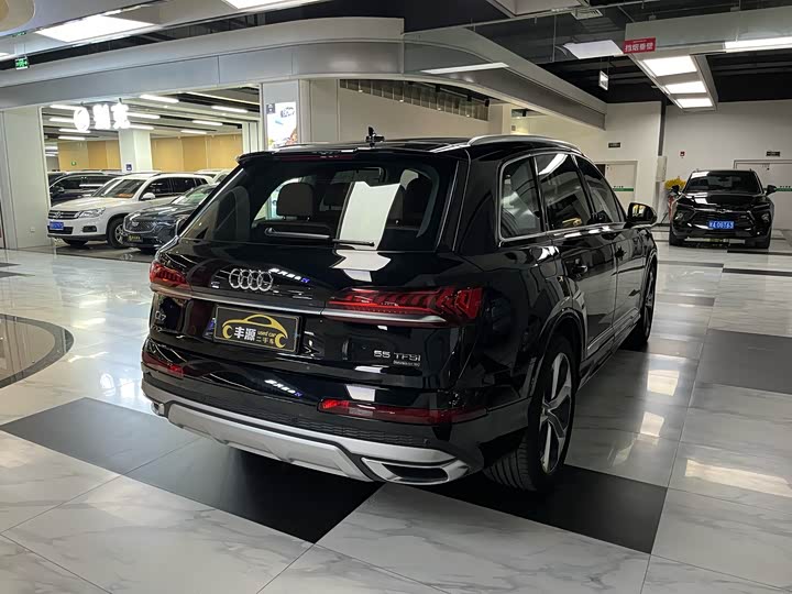 Фото 30 - Audi Q7