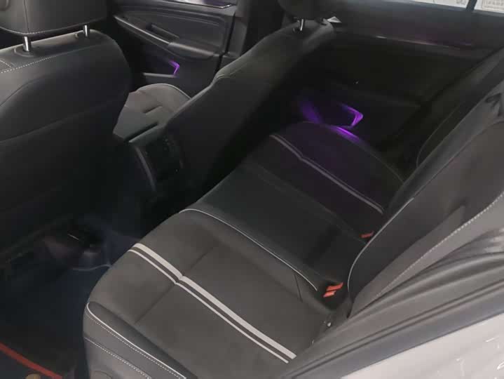 Фото 2 - Volkswagen Golf