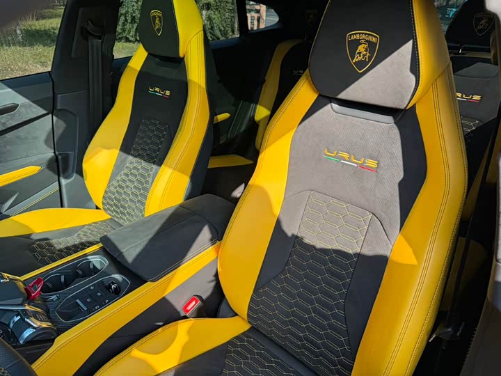 Фото 4 - Lamborghini Urus
