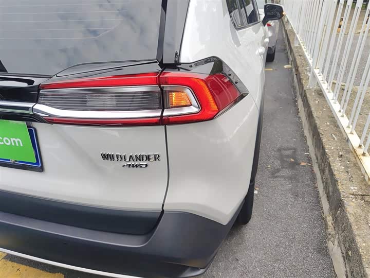 Фото 10 - Toyota Wildlander