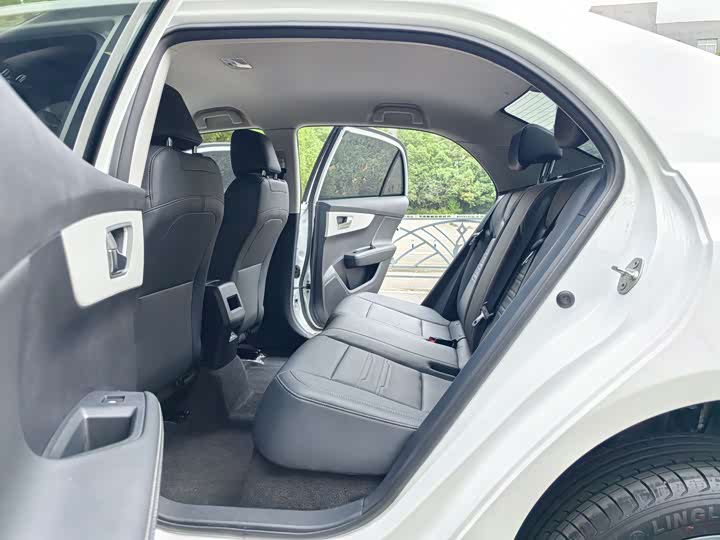 Фото 15 - BYD Qin EV