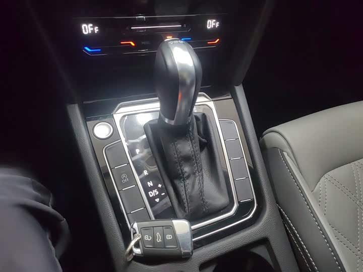 Фото 14 - Volkswagen Magotan