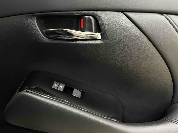 Фото 11 - Lexus LM