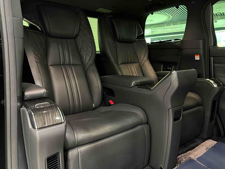 Фото 12 - Lexus LM