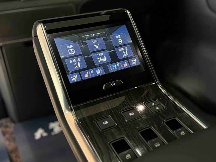 Фото 16 - Lexus LM