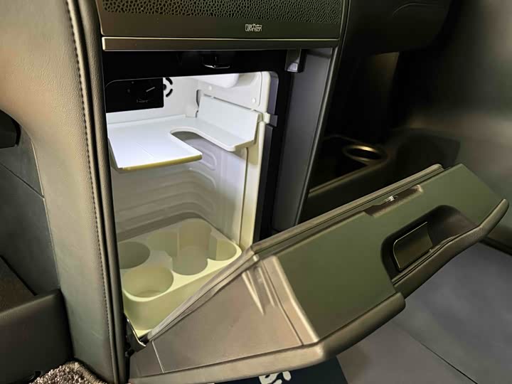 Фото 17 - Lexus LM