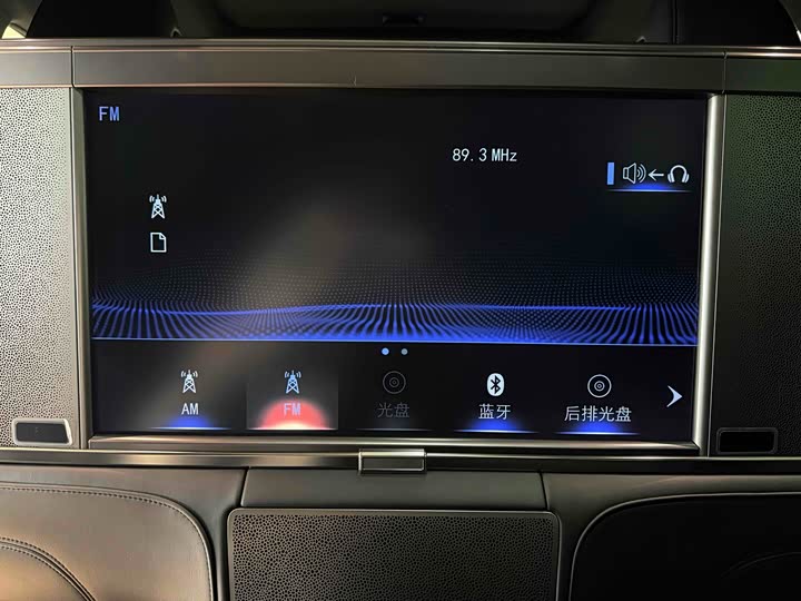 Фото 18 - Lexus LM