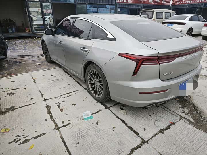 Фото 7 - Bestune B70