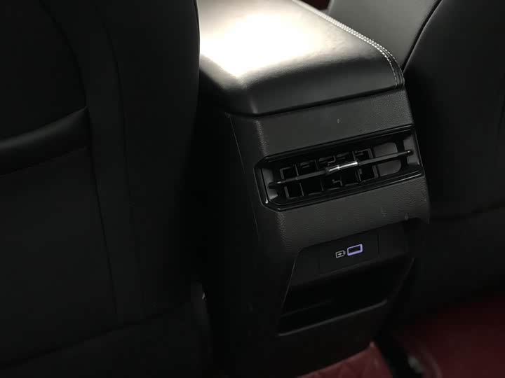 Фото 21 - Geely Binrui