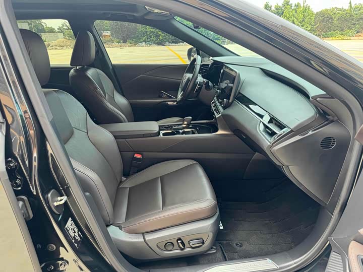 Фото 6 - Lexus RX