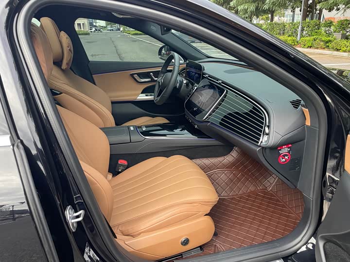 Фото 10 - Mercedes-Benz E-Class