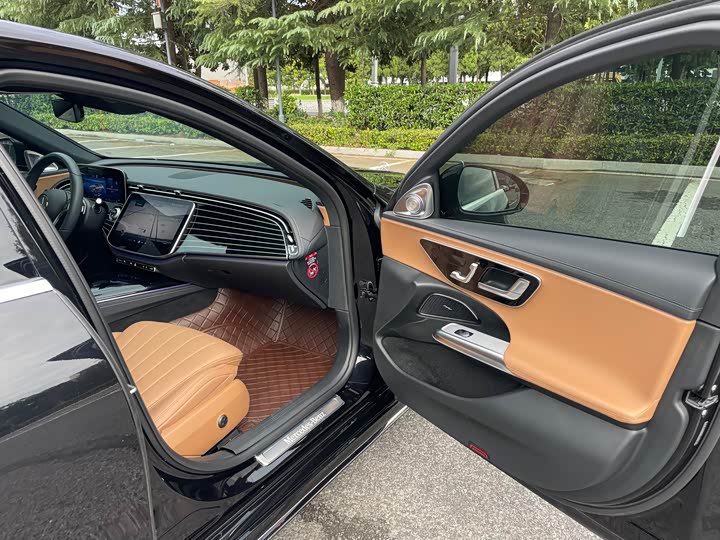 Фото 12 - Mercedes-Benz E-Class