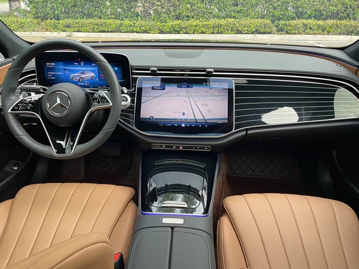 Фото 14 - Mercedes-Benz E-Class