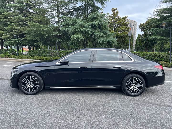 Фото 2 - Mercedes-Benz E-Class